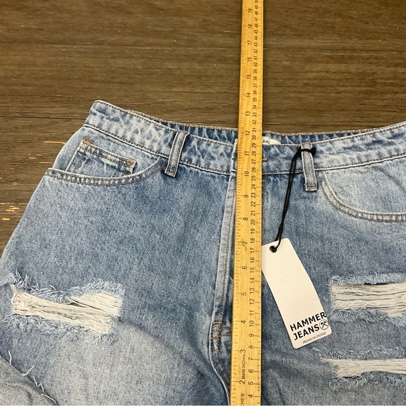 Hammer Jeans Los Angeles distressed denim Jean Shorts size Large 
NWT - Picture 3 of 9